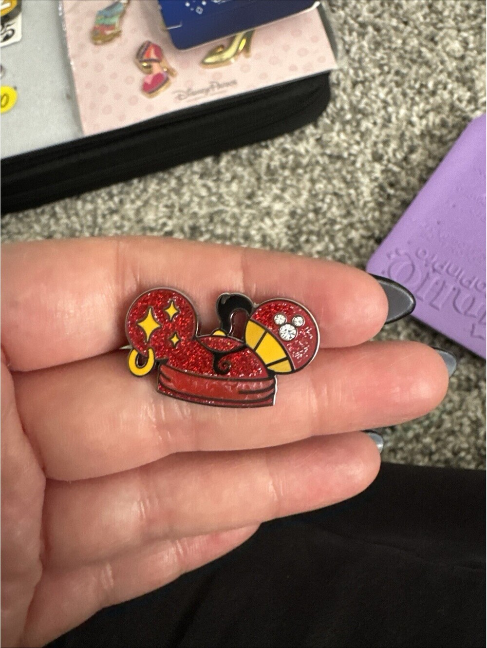 Super Chaser Wave B WDW * 2025 Disney Hidden Mickey Pin Red Genie Jafar Ear Hat